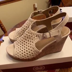 Women’s wedge sandals